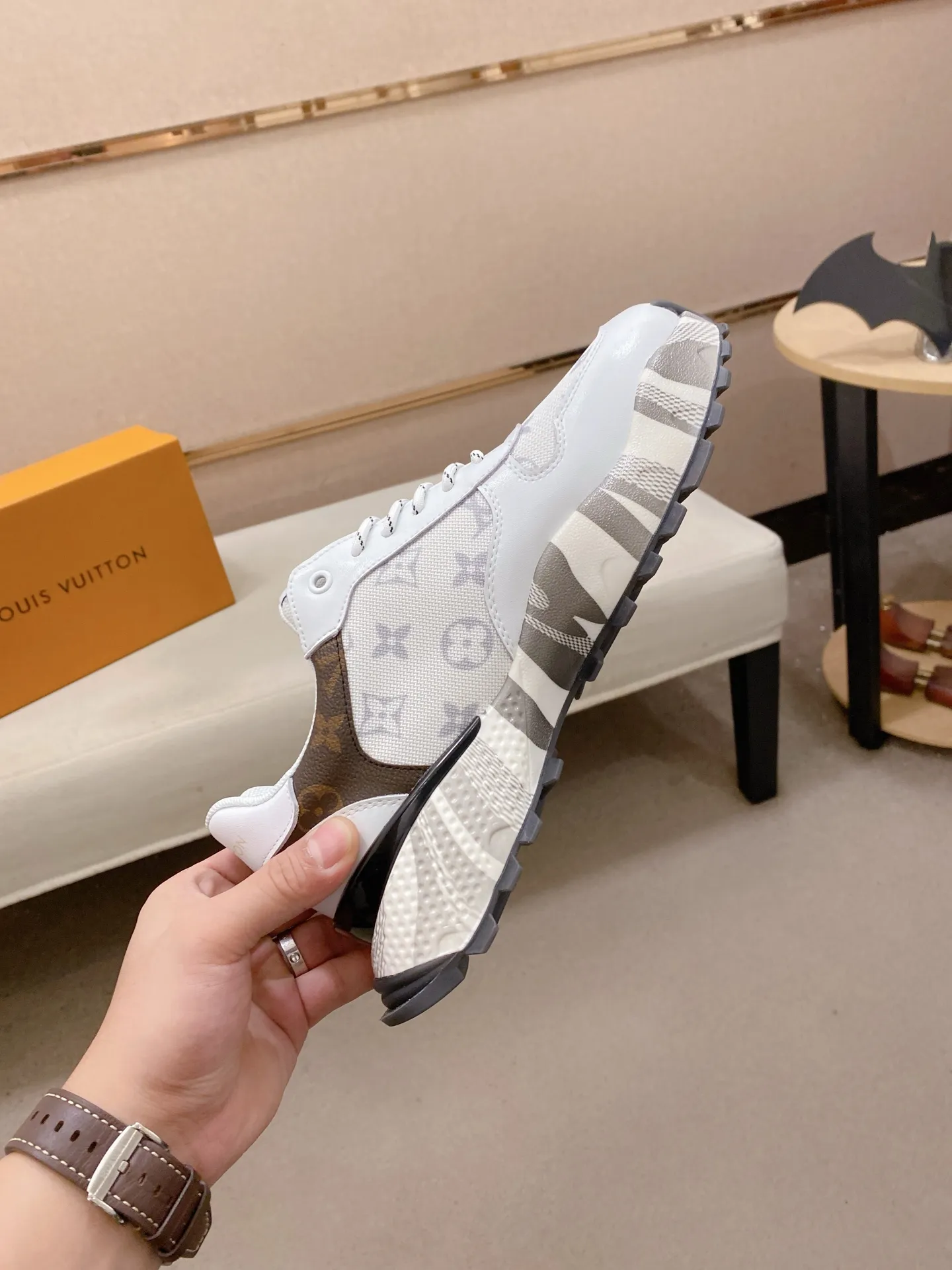 Men's shoes💰:442💰🇮🇹🇮🇹LV Louis Vuitton. The latest fashionable casual shoes are popular in physical stores. New spring and summer comfortable imported custom original cowhide, unique jacquard fabric element design. With sheepskin lining, Lv original bottom, [sun][sun] high-end packaging and high quality💪Details determine the quality, you can enter and exit the counter at will, welcome to compare🇮🇹Size 38-44